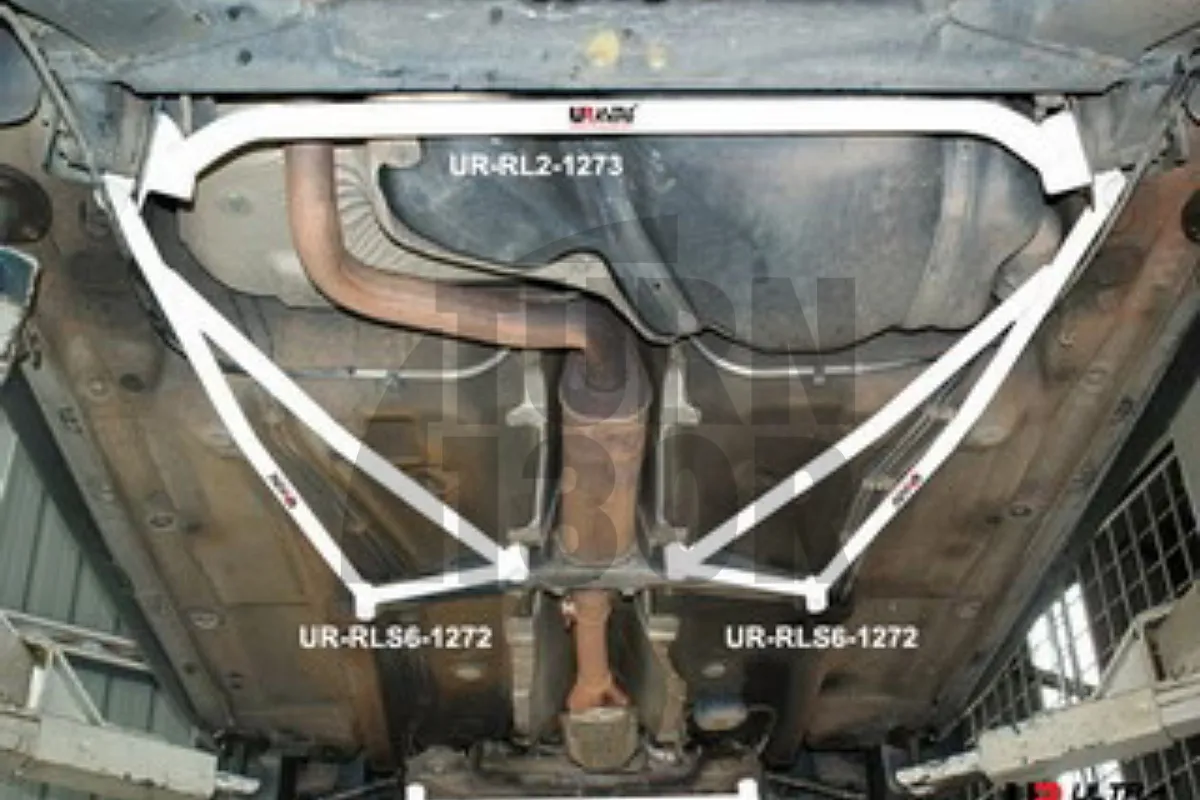Ultra Racing   6 Points Rear Lower Member Braces Golf 4 GTI / Leon 1M