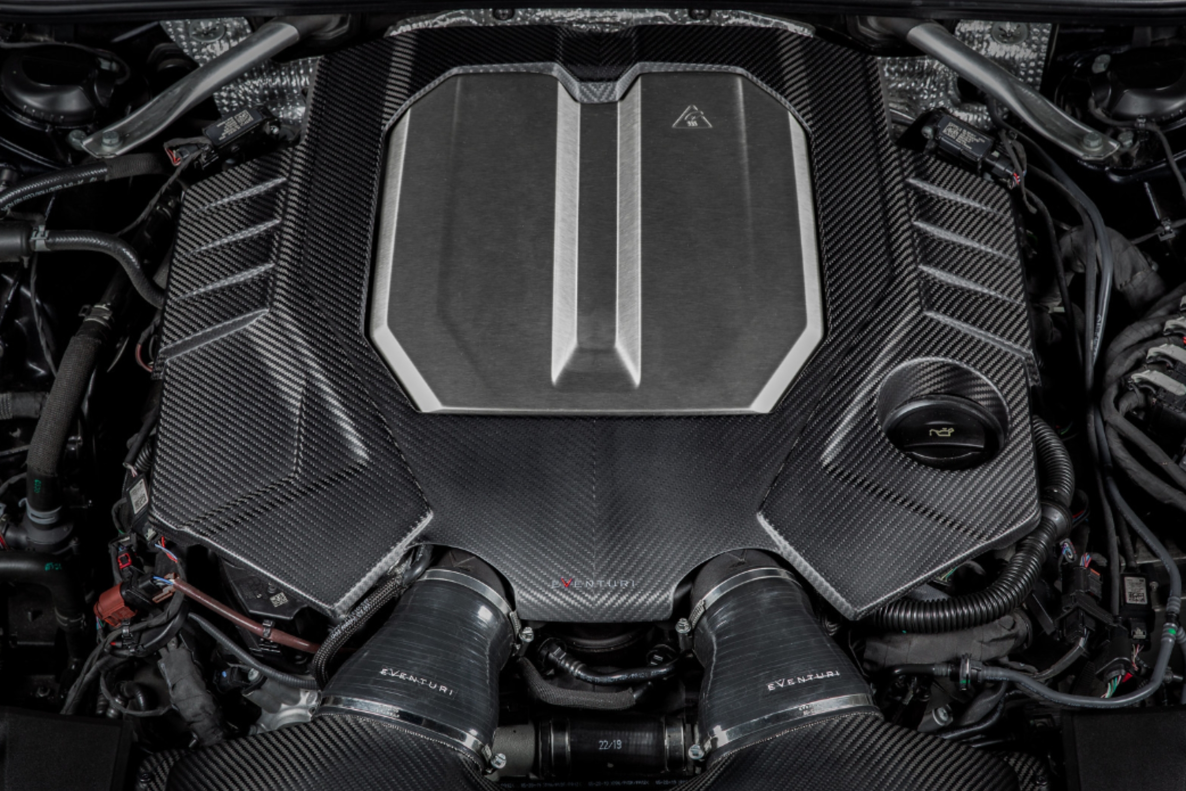 Eventuri Carbon Fiber Engine Cover for Audi RS6 C8 / RS7 C8