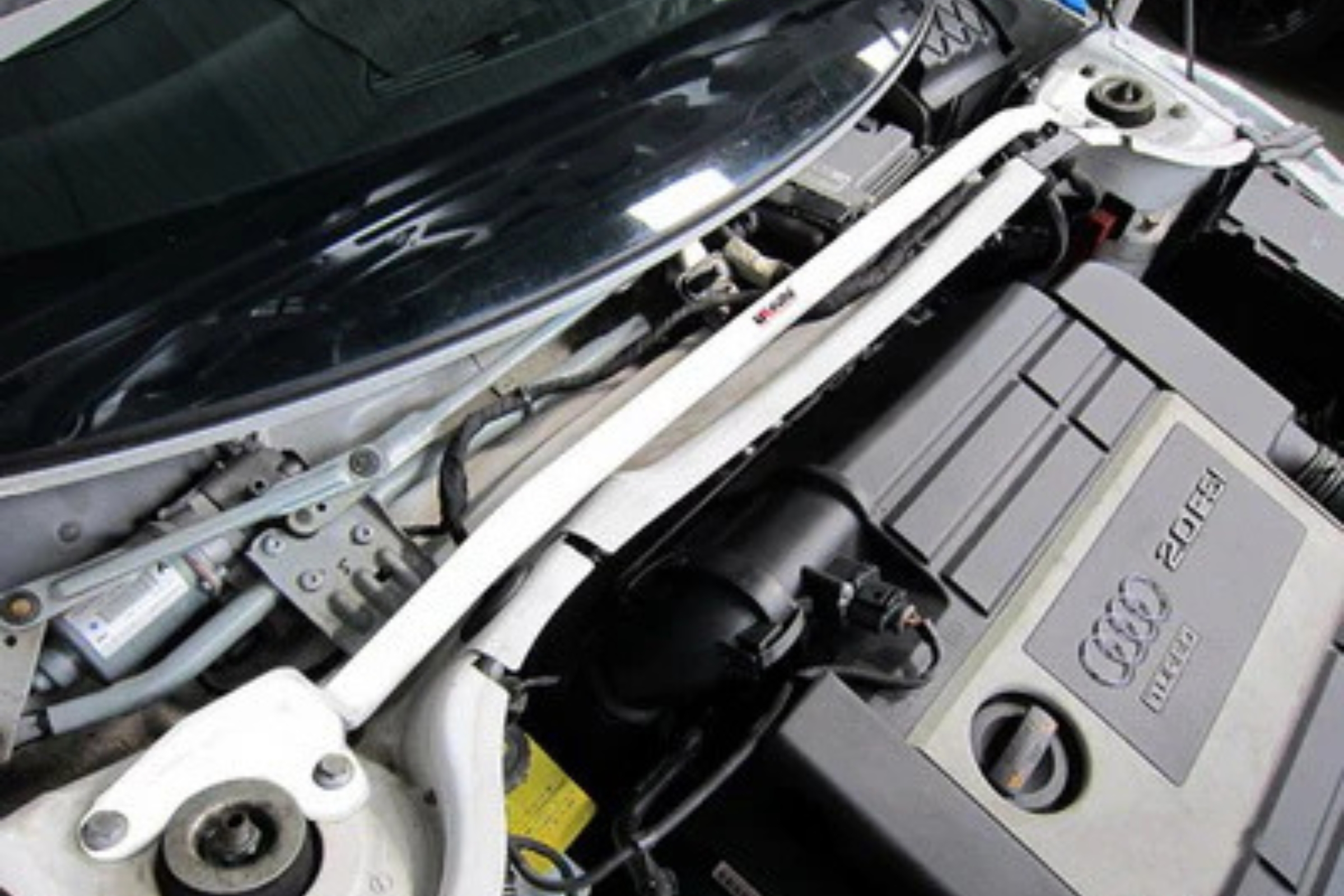 Ultra Racing Front Upper Strut Brace for Audi TT Mk2 8J